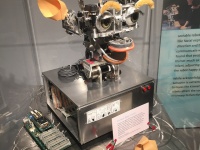 Kismet。1990年代末、マサチューセッツ工科大学で開発された人工知能の試作機（Richard Erikssonさん撮影、Flickrより）