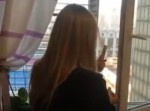 ロシアの姉ちゃんが“打ち上げ花火”を室内でやったら…