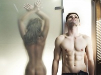 こんなに好きなのに……。彼女と体の相性が悪い場合、男性は「別れる」or「別れない」？