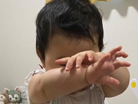 「第二形態来るぞ」「変身ベルトを装着して差し上げて」　強く優しく成長しそうな10か月女子、参上！