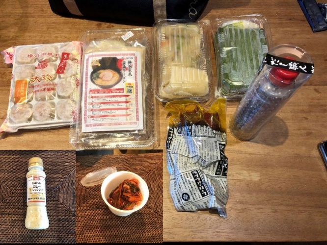 記者が自販機で購入した様々な食べ物たち