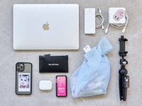 【バッグの中身】雑誌『PECHE』編集部員が選ぶ必須アイテム9選