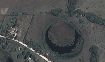 ミステリアスネイチャー。アルゼンチンの湿地帯に浮かぶ謎めいた回転する浮遊島「ジ・アイ（目）」