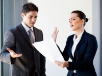 「退職」を考える？　ストレスとなる会社の人間関係4つ　「おつぼねが……」