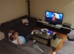 サッカー中継中にテレビを消してやるお仕置き→発狂してすべて破壊マン