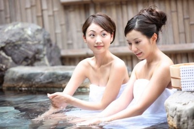 意外に○○が出てる……！　温泉でついほかの女子と比べてしまうカラダのパーツ4選