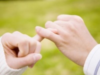 81.9％の女性は●●と回答！　付き合うときは、「彼色」に染まりたい？
