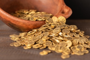 イギリスのバードウォッチャーが2000年前のケルトコインを大量に発見。総額1億2千万円相当