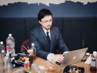 仕事に集中できな～い！　隣になったら最悪な同僚4タイプ