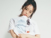 峯岸みなみフォトブック『短所ネガティブ長所ネガティブ』⒞主婦の友社