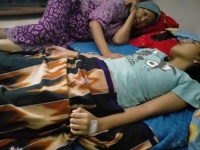 眠れる森の美女症候群を患う16歳少女、1週間昏々と眠り続ける（インドネシア）