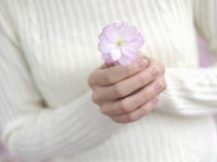 におわないから平気!?　一人暮らし女子が「ニット」を毎回洗わない理由