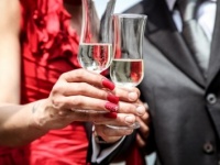 酔いが冷めたら……!?　男性に聞いた「お酒の勢いではじまる恋」その確率は12％！
