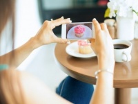 男性に聞いた！　デート中女性が食事の写真を撮りたいと言ったときに思うこと4選！