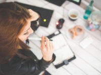んーいい線いっているのになぜか「貧乏くさく見えてしまう女性」の特徴・4選