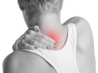 慢性的な肩凝りの原因は筋膜に?　（shutterstock.com）
