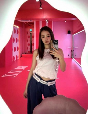 Instagram:板野友美(@tomo.i_0703)より