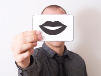 キスの前にチェック！彼の恋愛傾向を見抜く「リップ診断方法」