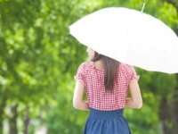 いくらなんでも「やりすぎ！」とツッコミたくなる女性の日焼け対策3つ