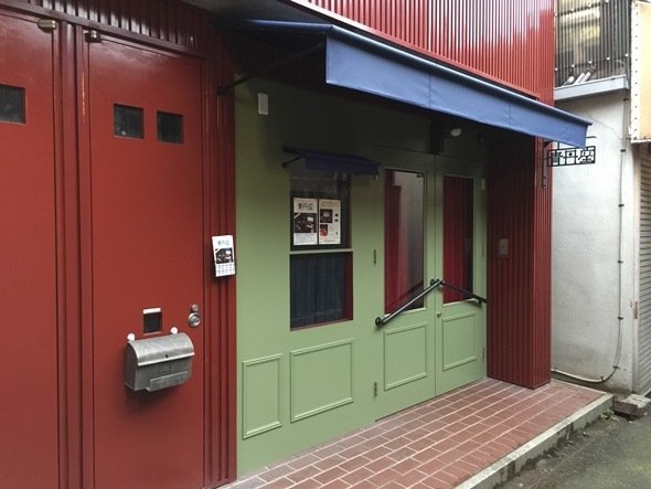 「青丹座」の外観は、昭和な名画座風(画像提供:有限会社ならがよい)