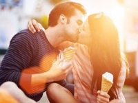 【男女のちがい】「引っ張ってくれる」「自分がいないとダメ」「対等でいられる」結婚するならどれ？