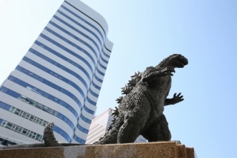 一時撤去されている旧ゴジラ像。同じ日比谷で移設される予定だ（TM＆(C)TOHO CO., LTD.）