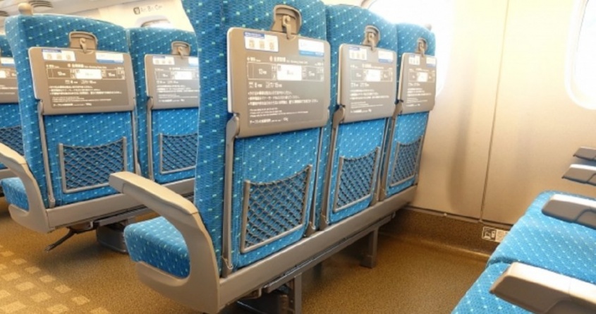 「幼い息子と乗った新幹線、隣の席には酔っ払いのおじさんが。『ハズレくじだ』と思い、警戒していたら...」（兵庫県・50代女性）