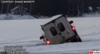 車が湖に完全に飲み込まれるまで（アメリカ）