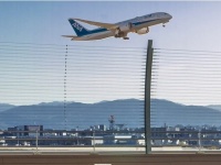 飛行機飛んでく空が見え～る！　限定「九州のビアカクテル」も楽しめる福岡空港ビアガーデン「ソラガ・ミエール」