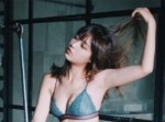 モデル・松本愛が“セクシーくびれ”を披露！　「パーフェクトボディ」
