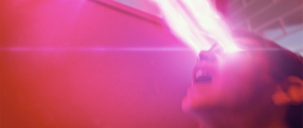 目からビーム！若き日のサイクロップス、パワーの扱い方が下手すぎる！『X-MEN：アポカリプス』本編映像