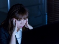転職をすすめたくなる彼女の終業時間ランキング！⇒「2位：24時」ぶっちぎりの1位は？