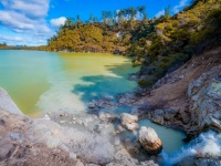 ニュージーランドの湖で大規模な「磁気異常」を発見