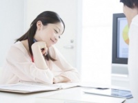 年下にモテる女性の特徴・6つ