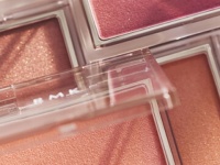 素肌も美しく見せるパウダーチーク「RMK ピュア コンプレクション ブラッシュ」新登場