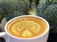 野菜嫌いな人もこれなら続けられそう？コーヒーに混ぜるタイプの野菜「ブロッコリーパウダー」が爆誕。ただし緑色になるけどな。