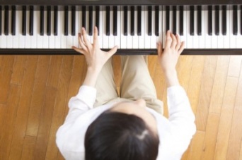 男心をくすぐる？　3割増しで好印象な「女性の趣味」4選