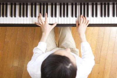 男心をくすぐる？　3割増しで好印象な「女性の趣味」4選