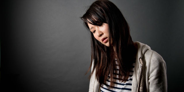 意欲低下している女性