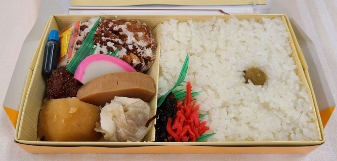 から揚げ弁当の中身