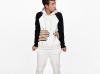 今、パーカーが熱い!? フードをかぶって歩きたくなる、ユニークすぎるパーカー