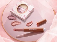 大人女性の儚さをイメージ。「BLEND BERRY」のホリデーコレクションが限定登場