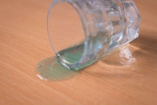 我が子が飲み物をこぼしてしまい...（画像はイメージ）