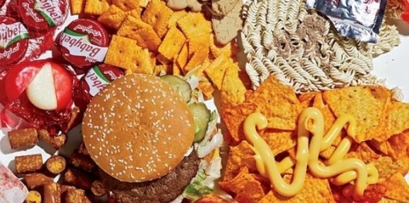 意志の弱さとは無関係。我々は常に脳と腸内細菌に巻き込まれており、腸内細菌が勝つとジャンクフードに抗えなくなる（米研究）