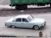 番組の途中ですが問題です。この1台の乗用車には何人乗っているのでしょうか？