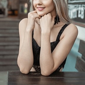 過剰なボディタッチや視線