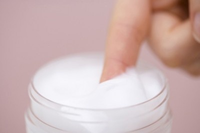 「コスメ」と「コフレ」のちがいって？　実は意味がわからない化粧品用語6つ