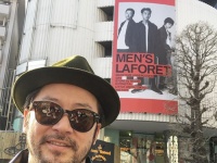 浅野忠信Instagramより、父・娘・息子での広告ショット