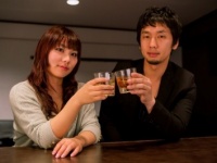 そのまま彼女に……！　酔った勢いで女性を連れて帰ったことのある男性は16％！