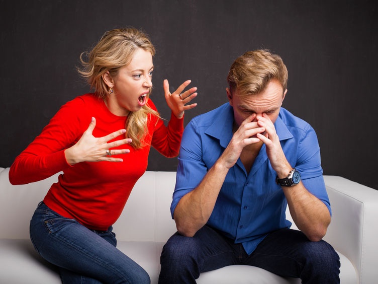 私より仕事が大事！？独身男性100名を困らせた「彼女のワガママ」